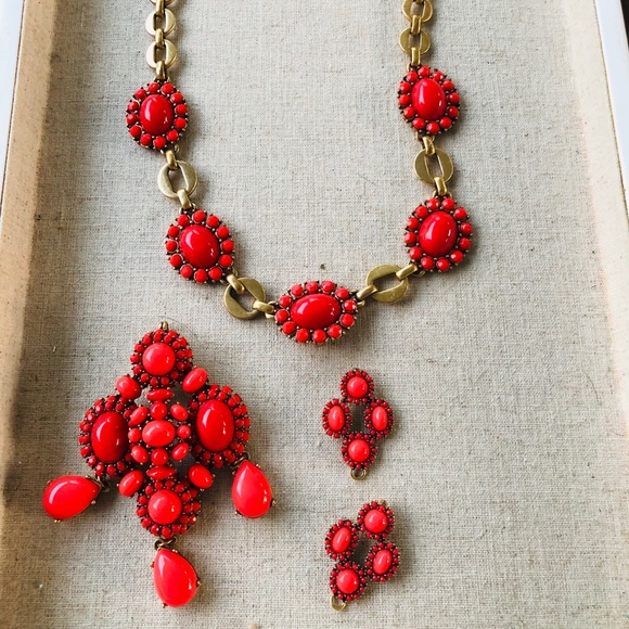 Stella and Dot Statement Necklace - Picture 2 of 4